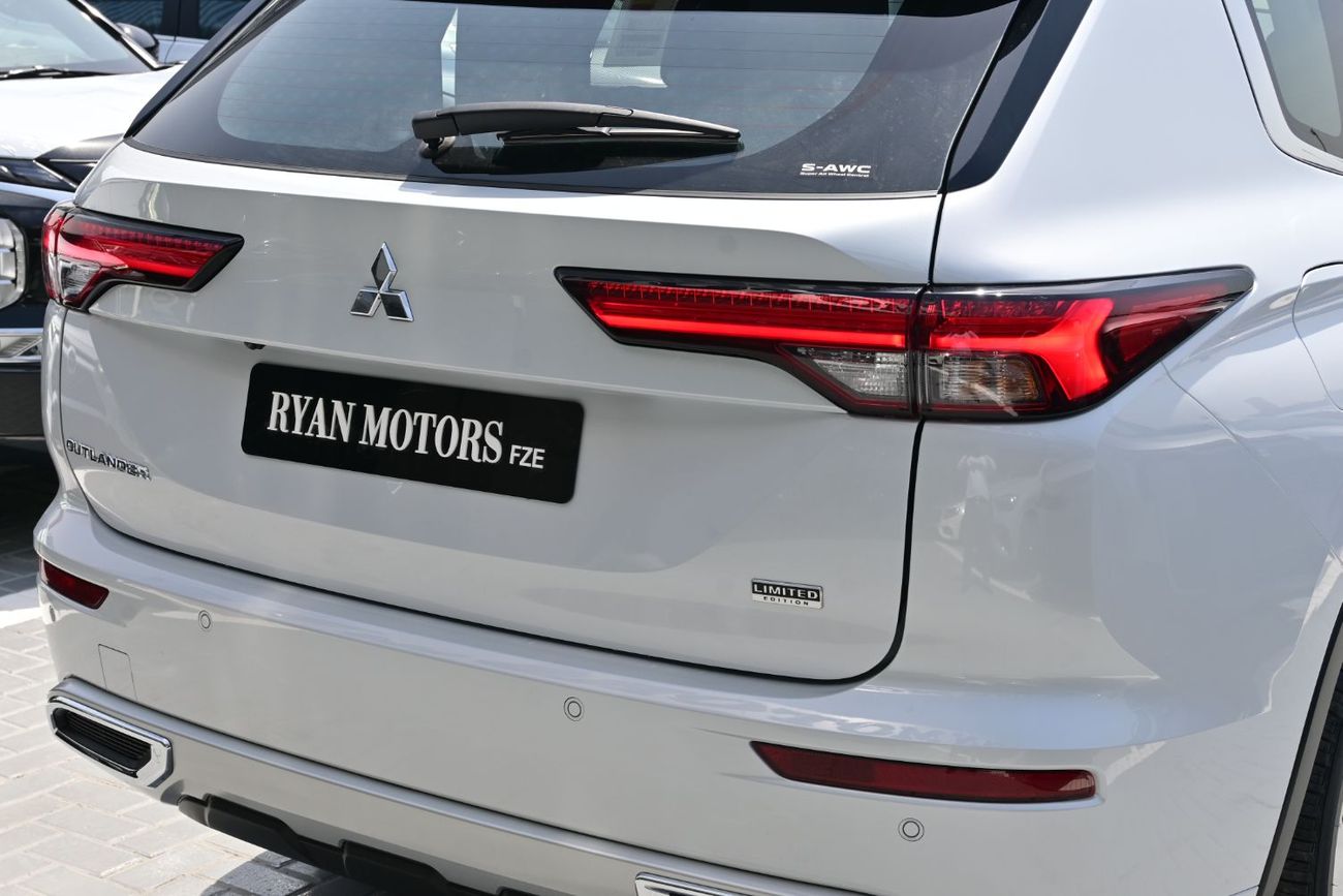 Mitsubishi Outlander Mitsubishi Outlander P-Line 2.5L Petrol 4WD, Model 2025, Color White