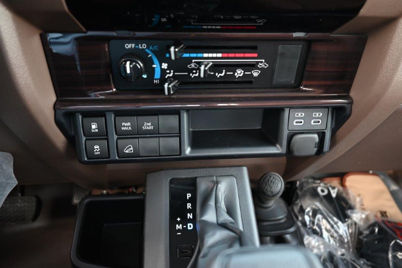 Toyota Land Cruiser Pick Up Single Cab 2.8L 4WD Automatic - Top Option