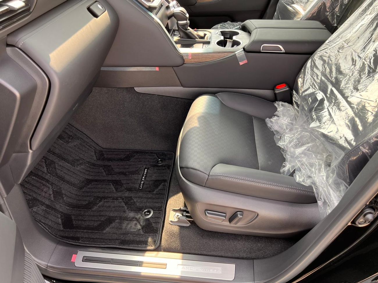 Toyota Land Cruiser ECT0021 - Toyota LC300 VXR - 3.3L Diesel Auto Black - Right Hand Drive (Brand New)