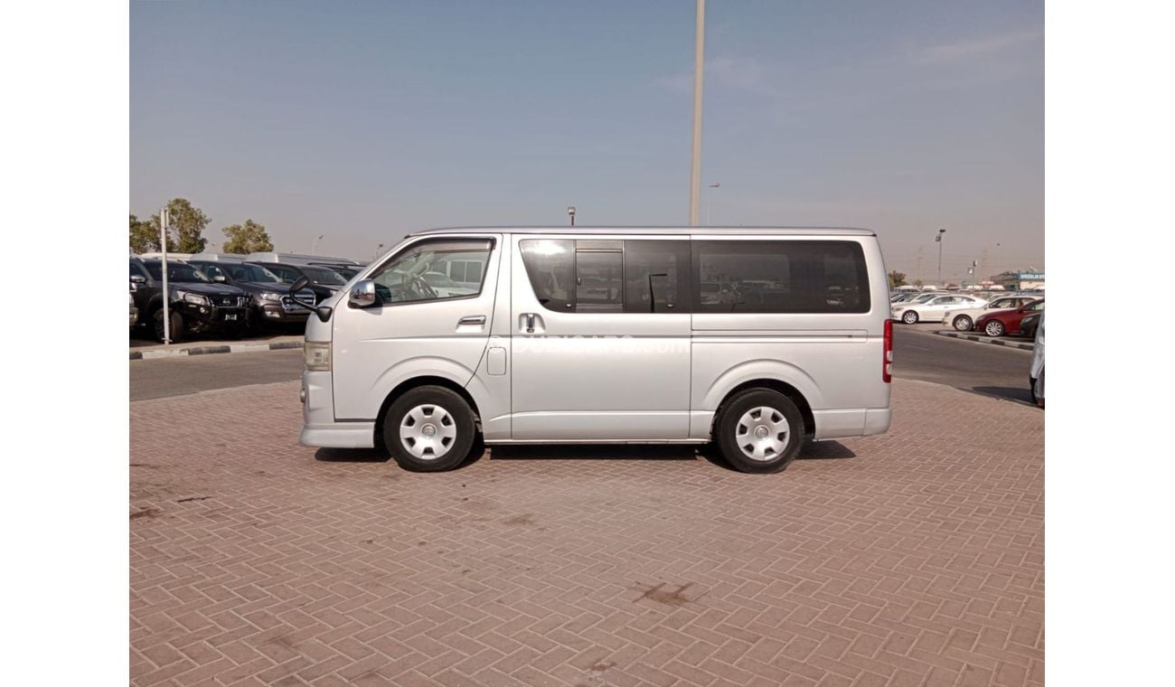 Toyota Hiace TOYOTA HIACE VAN RIGHT HAND DRIVE (PM1326)