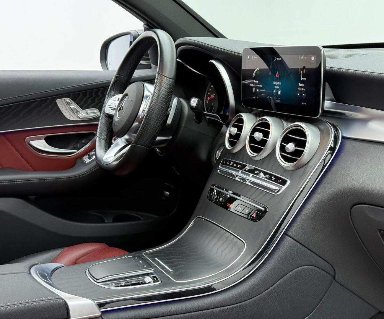 مرسيدس بنز GLC 200 4Matic 2023 Mercedes Benz GLC200 AMG 4MATIC Coupe, 5 Years MB Warranty + Service Pack, Low Km, GCC