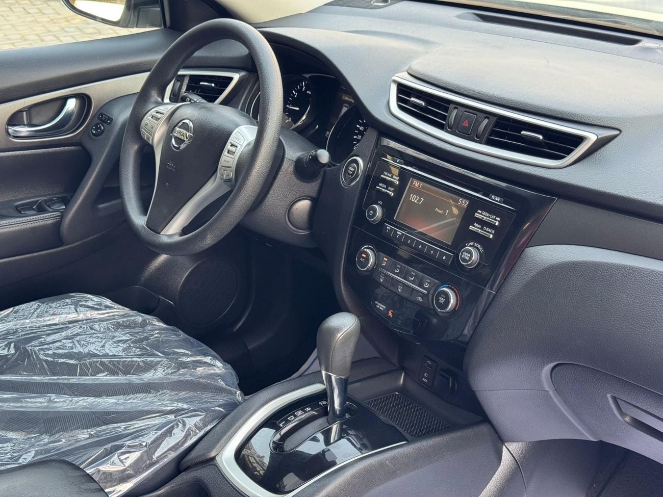 Nissan Rogue  V4 2.5L / PANORAMIC SUNROOF / BIG SCREEN / 4X4 / RIMS / IN PERFECT CONDITION