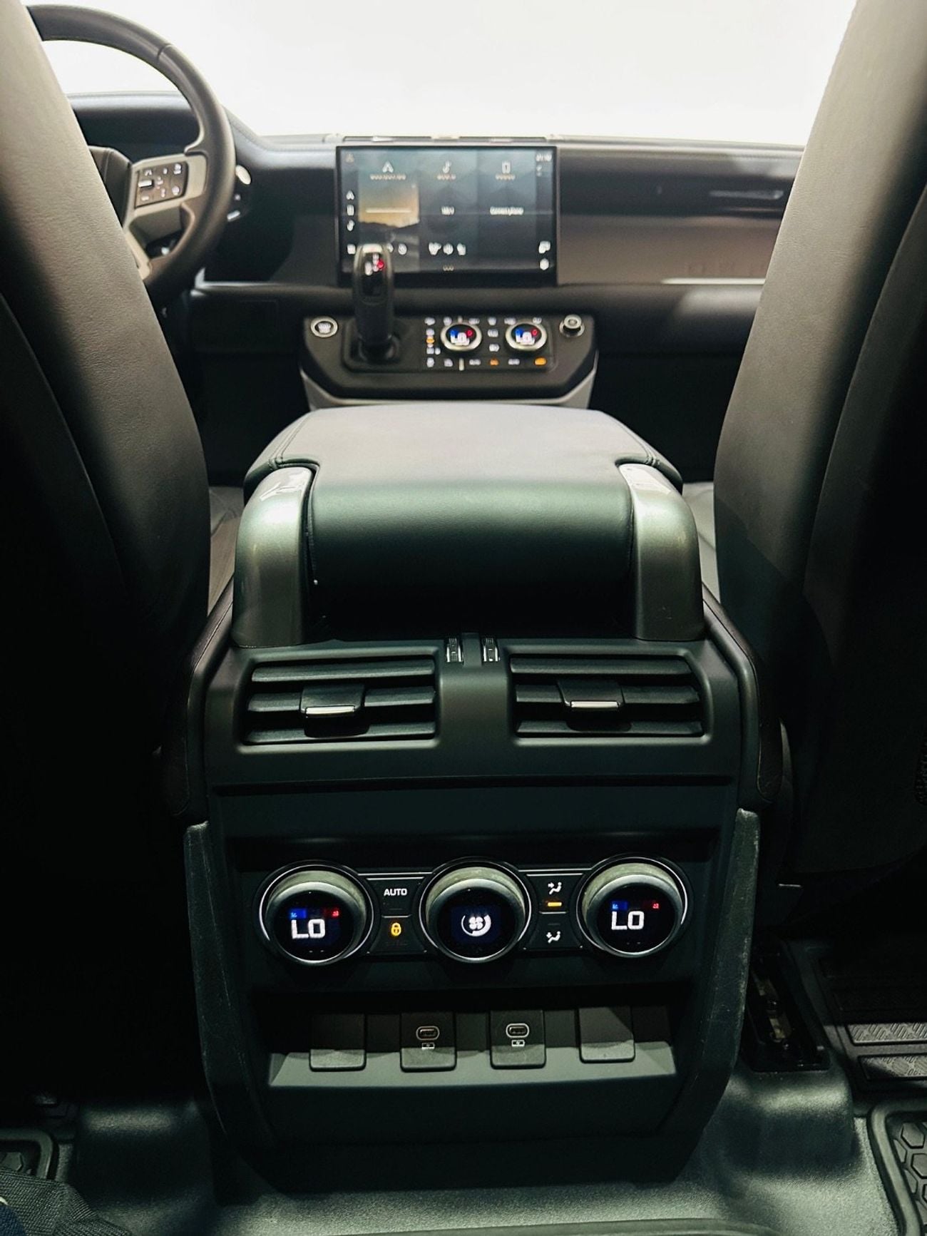 Land Rover Defender 130 SE P400 X Dynamic (7 Seater)