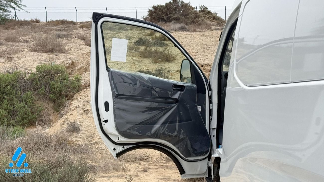 نيسان أورفان NV350 2024 Hi Roof Dry Van 2.5L Petrol Manual GCC Specs RWD