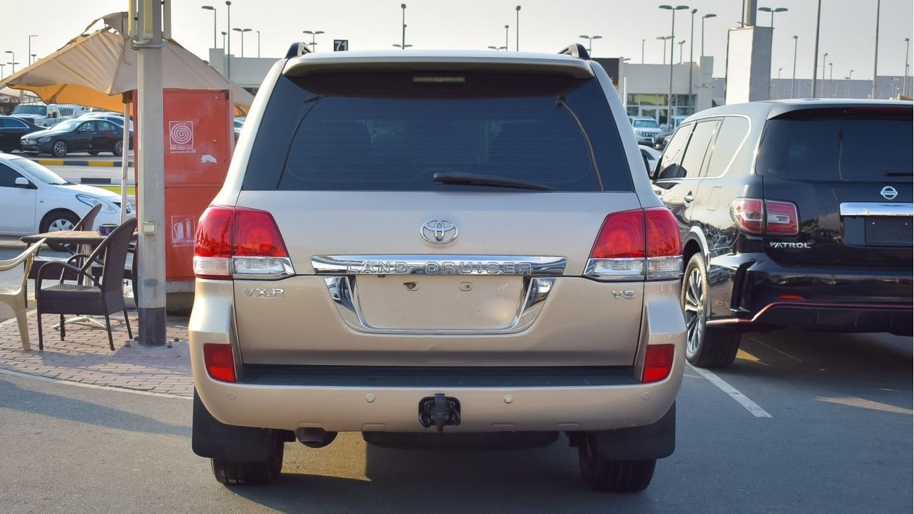تويوتا لاند كروزر VXR V8
