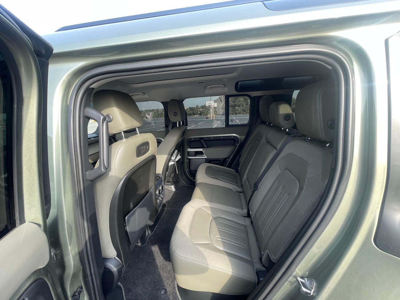 Land Rover Defender P400 SE