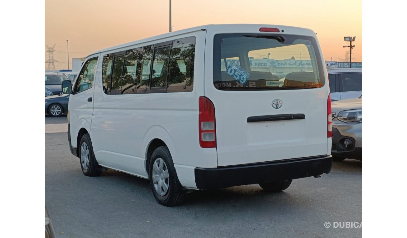 Toyota Hiace Standard Roof, 2.5L 4CY Diesel / Manual Gear / Only For Export  (LOT # 5006883)