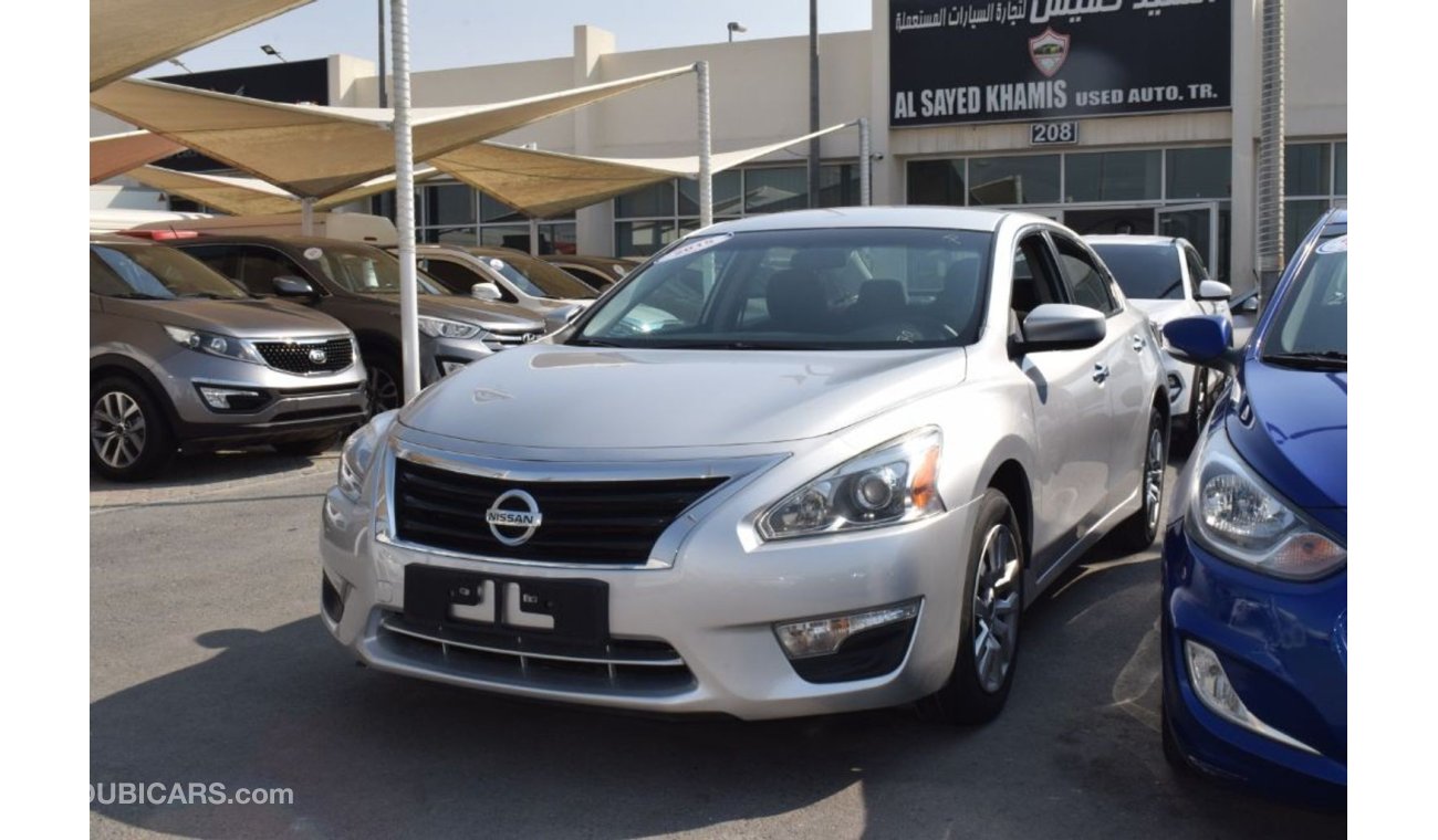 Nissan Altima GCC WITHOUT ACCIDENTS VERY CLEAN OUTSIDE AND INSIDE