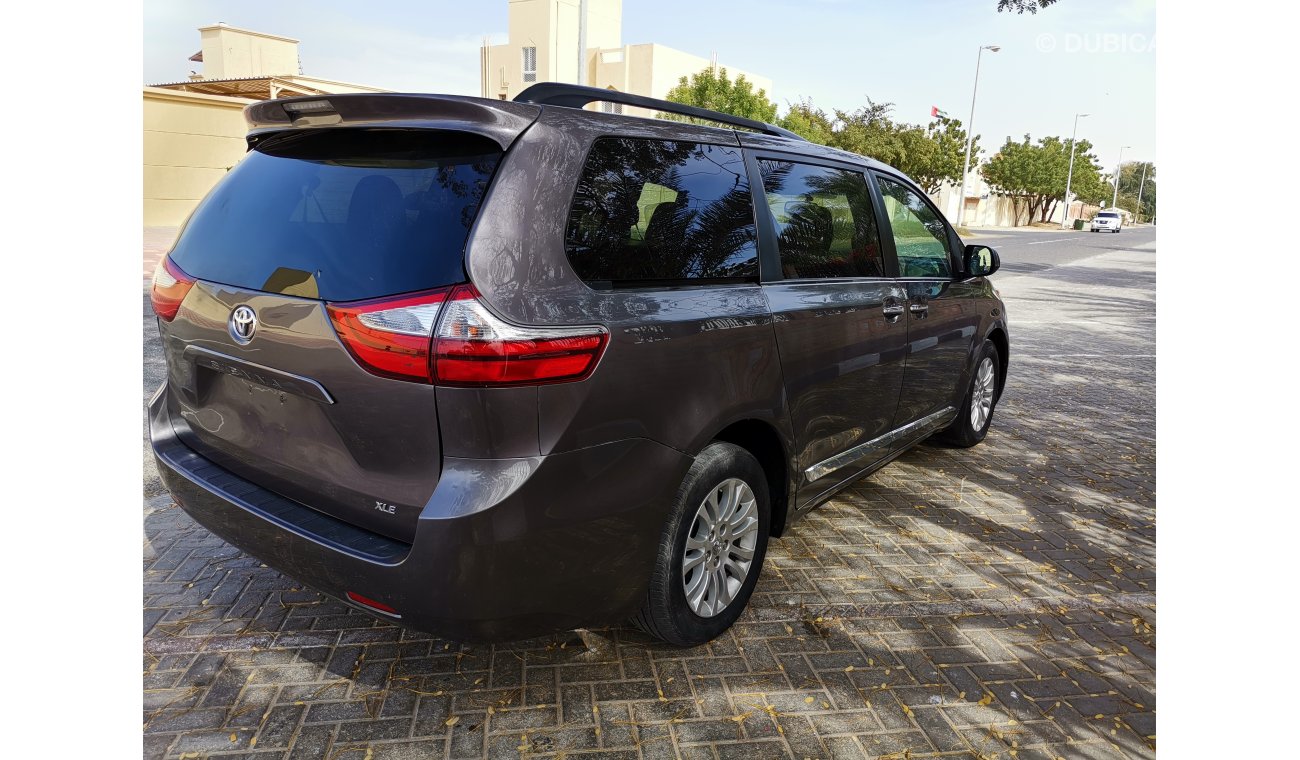 Toyota Sienna XLE