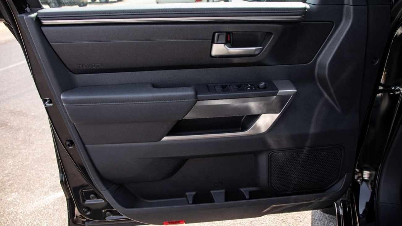 Toyota Tundra SR5 4WD/2024. Local Registration +10%