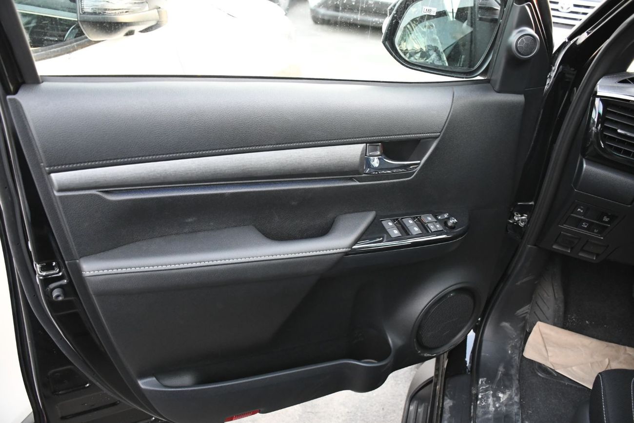 تويوتا هيلوكس Adventure 4.0L V6 with BSM ! Door Molding