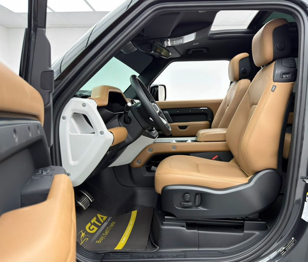 لاند روفر ديفندر 90 X-DYNAMIC HSE P400