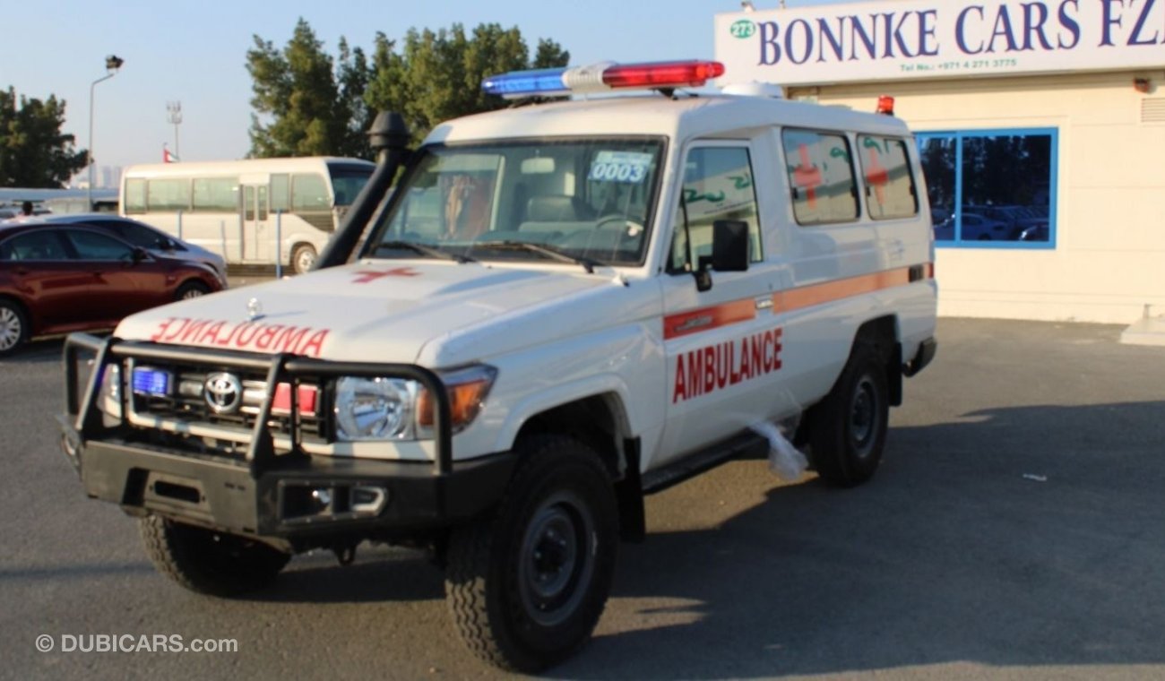 تويوتا لاند كروزر هارد توب AMBULANCE ، LC78 ، هارد توب ، 4 × 4 ، ناقل حركة يدوي ، ديزل ، محرك اليد اليسرى