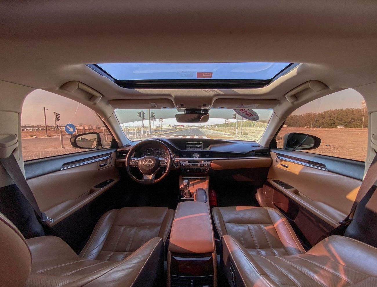 Lexus ES350 Platinum 3.5L FWD Lexus ES350 3.5L | V6 | 2018 GCC   | Accident Free  Excellent Cond