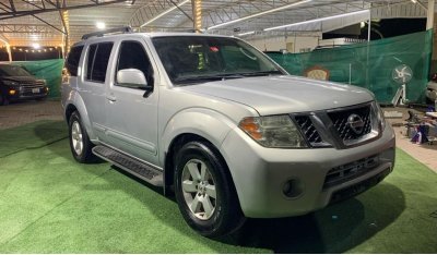 Nissan Pathfinder very clean american