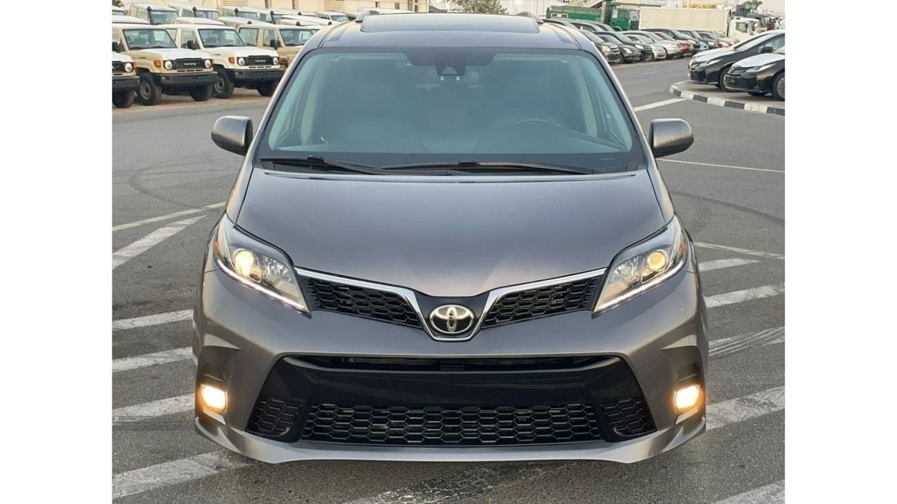 Toyota Sienna “Offer”2019 Toyota Sienna SE Special Edition - Full Option Automatic - 7 Seater - 3 Keys - UAE PASS