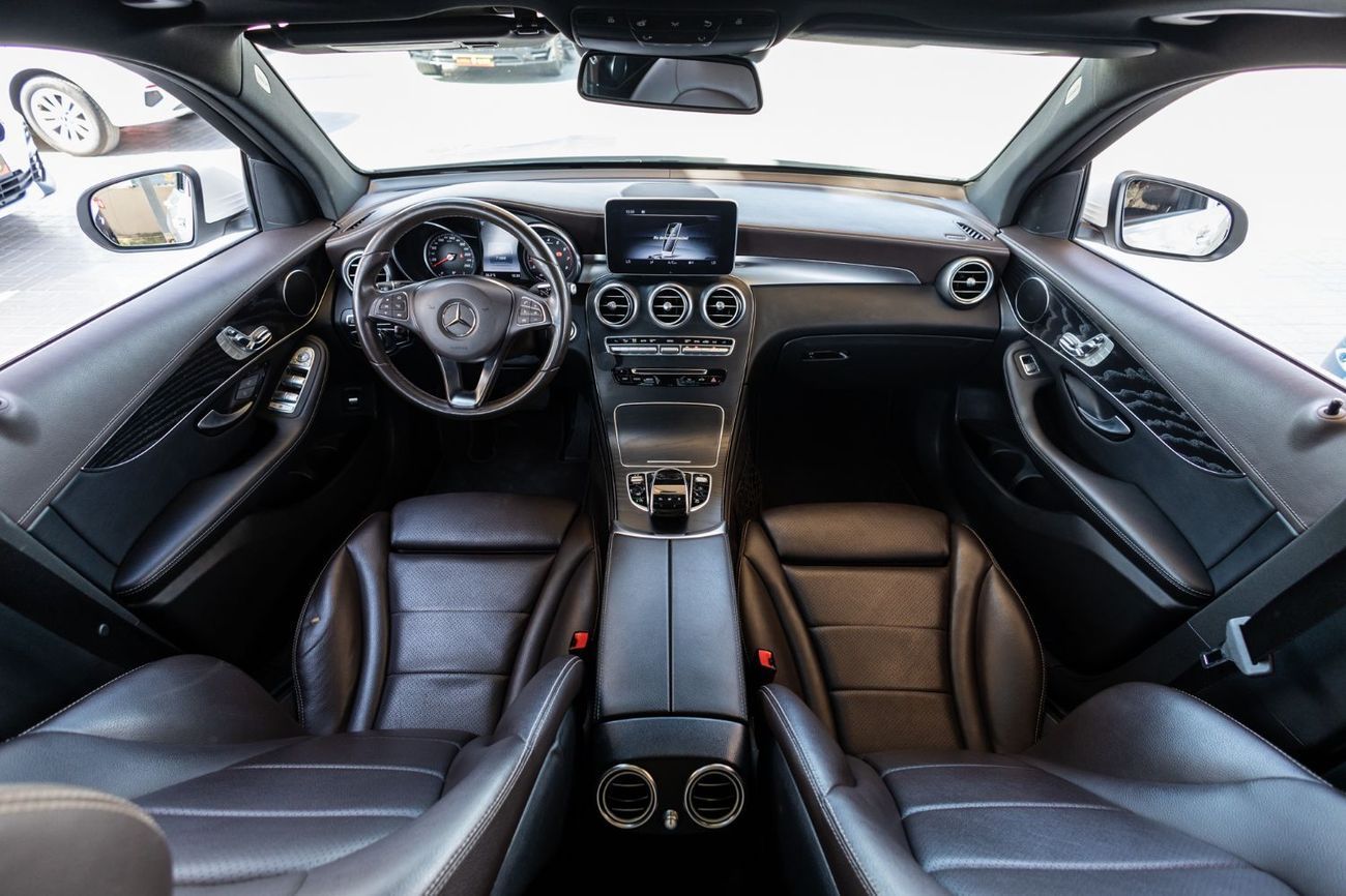 مرسيدس بنز GLC 250 4MATIC 2.0L