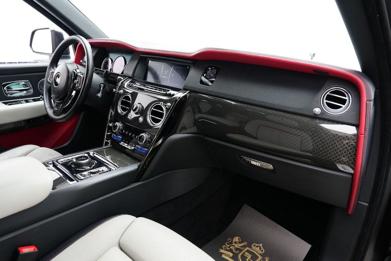 Rolls Royce Cullinan BLACK BADGE , FACELIFT, Rear VIP Seats w/ Screens, Starlight, Bespoke Audio, GCC Specs!