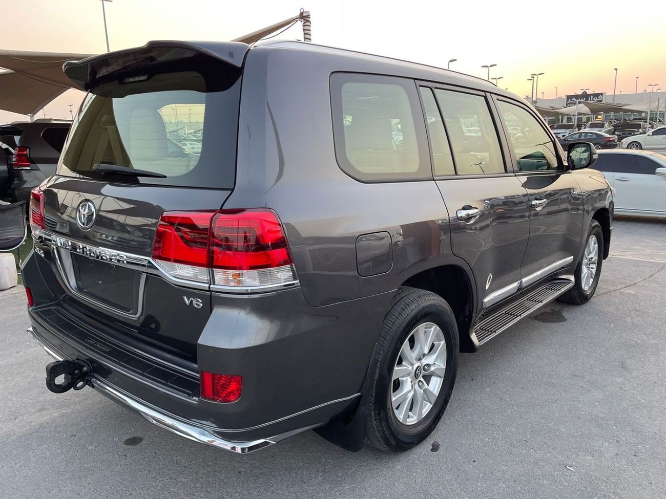 تويوتا لاند كروزر 2018 Toyota Land Cruiser GXR (J200), 5dr SUV, 4L 6cyl Petrol, Automatic, Four Wheel Drive. Clean Car