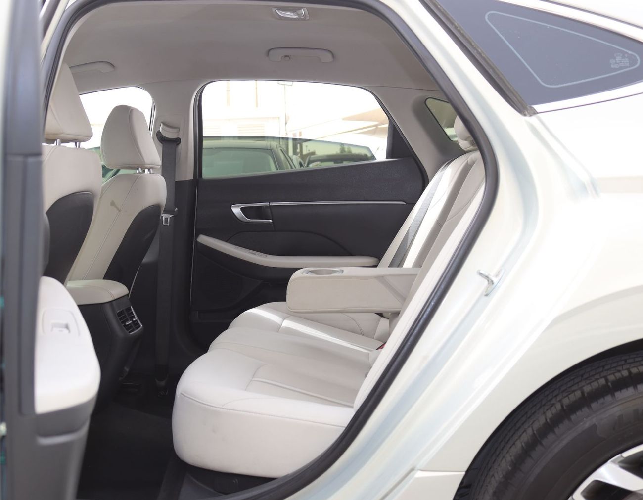 هيونداي سوناتا هيونداى سوناتا خليجى موديل 2020 -2.5L ممشىى 97000 كم  بسعر40000  بحاله ممتازه