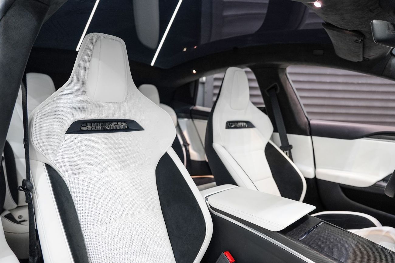 تسلا Model S Plaid (AWD) Carbon Fiber Interior | 1,020 HP | Dealer Warranty!!