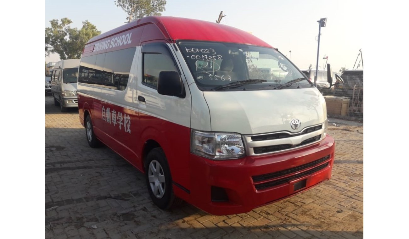 Toyota Hiace Commuter van