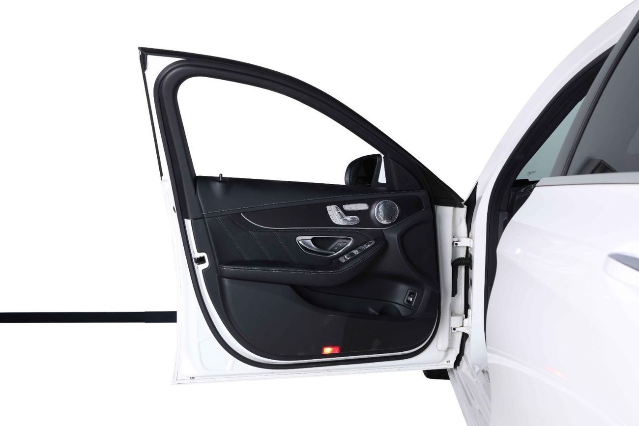 Mercedes-Benz C 63 AMG Std 4.0L Sedan 2017-MERCEDES BENZ C63 AMG-FULL SERVICE HISTORY-IMMACULATE CAR