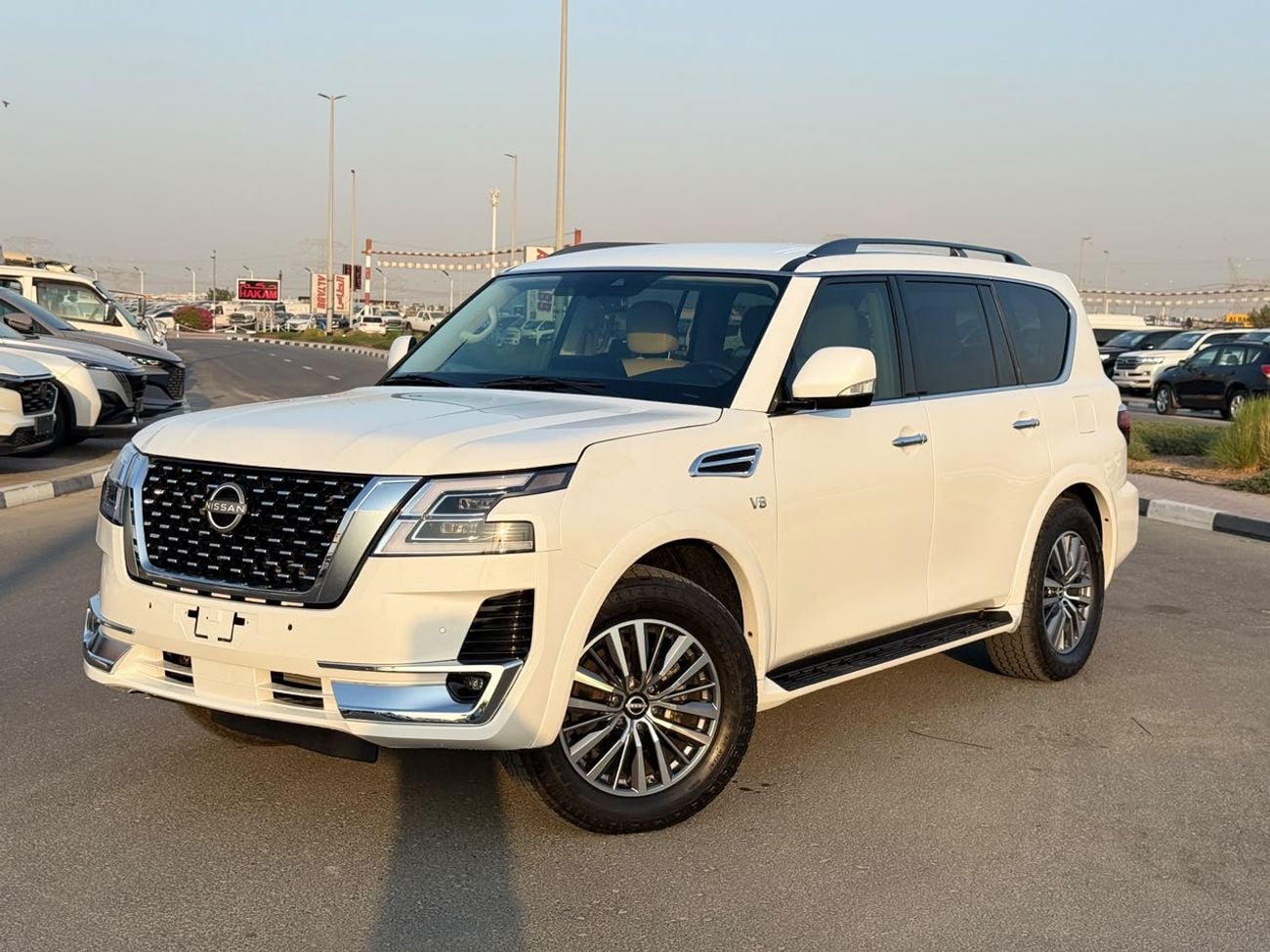 Nissan Armada SL Nissan Armada SV 2022