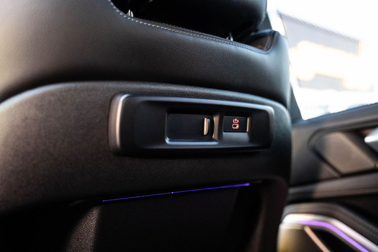 BMW X6 40i M Sport 3.0L M-Kit 40i XDrive 2023 Full Service History GCC