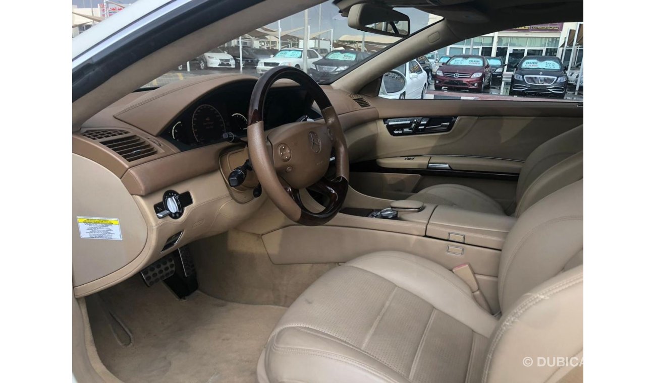 مرسيدس بنز CL 63 AMG موديل 2008  السياره حاله ممتازه من الداخل والخارج فل مواصفات فتحه وجلد وتحكم كهربي كامل ورؤيه ليليه