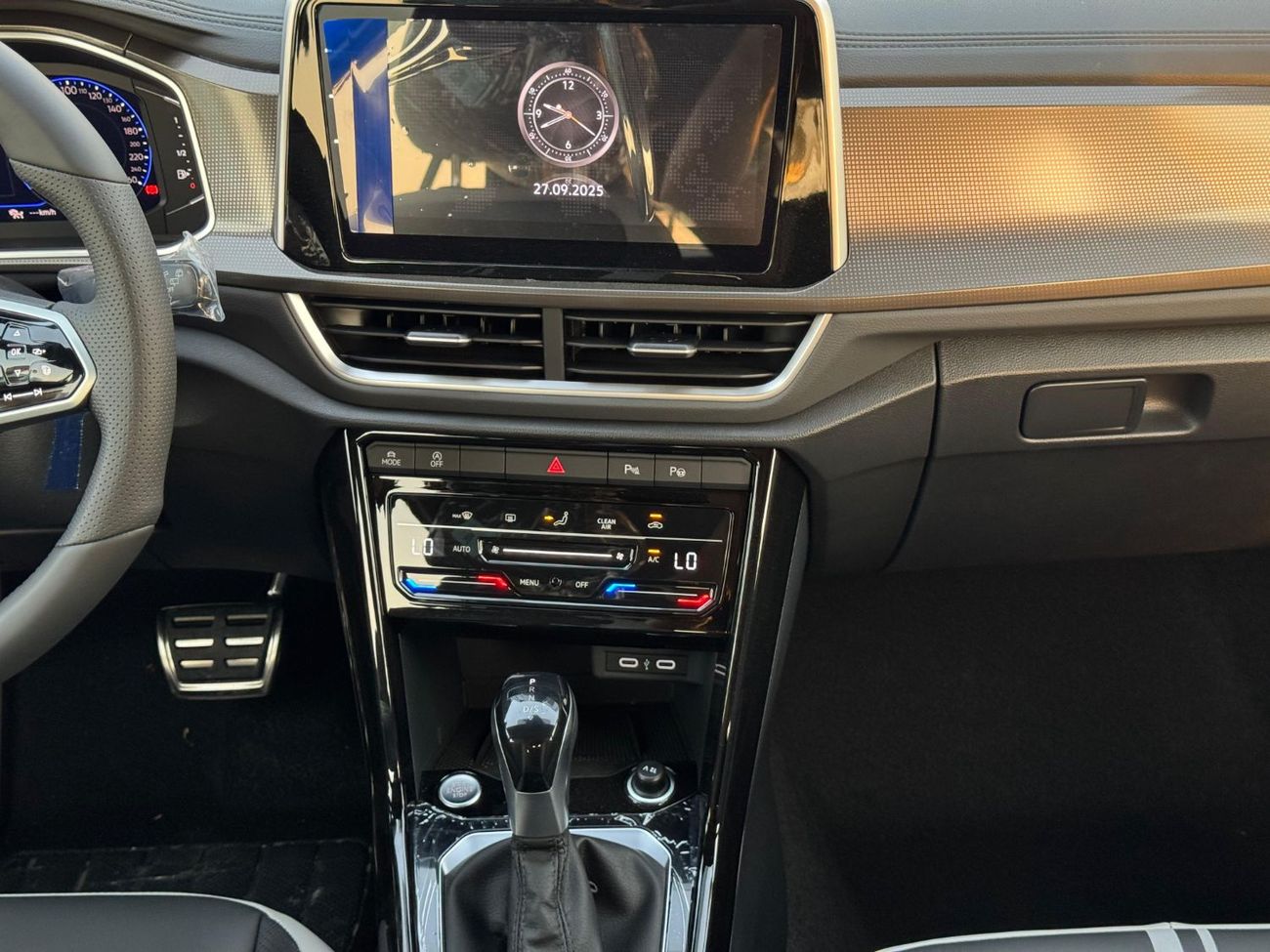 فولكس واجن T ROC 300 TSI 1.5L Turbo Petrol 2025 Export Price @ 71,000 AED