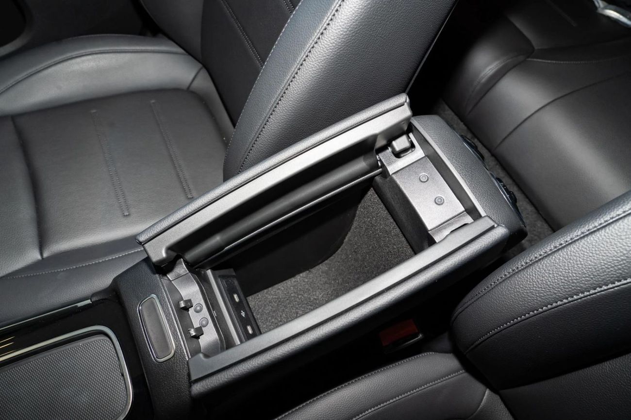 Mercedes-Benz GLA 200 MERCEDES BENZ GLA200 1.3L TURBO FULL OPTION MODEL 2025