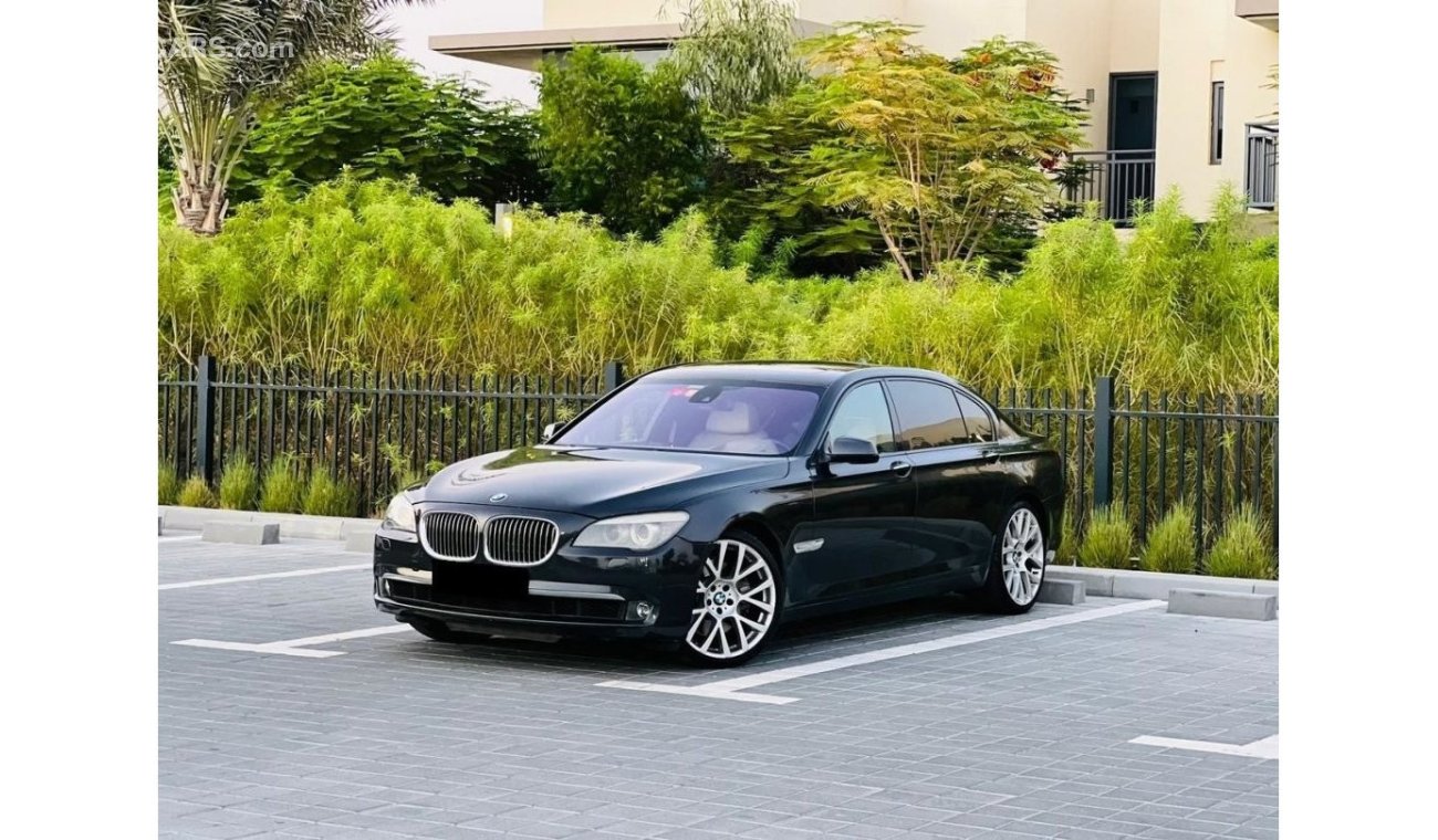 BMW 750Li || Sunroof || GCC || Well Maintained