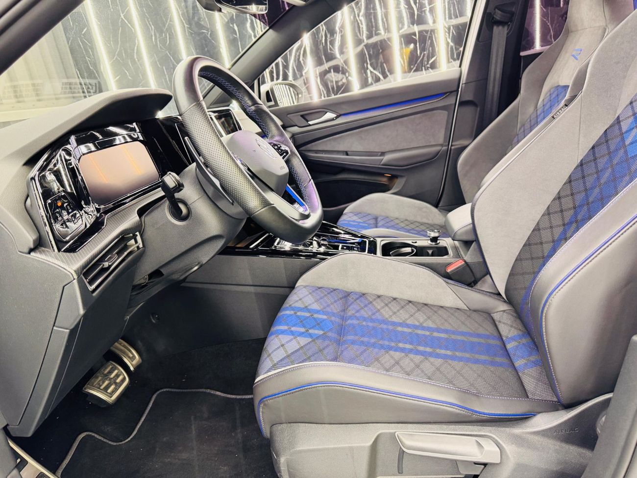 فولكس واجن جولف ار Base 2.0T 2023 Volkswagen Golf R GCC  with Ali and SONS Warranty and Service Contract (1Left) Till O