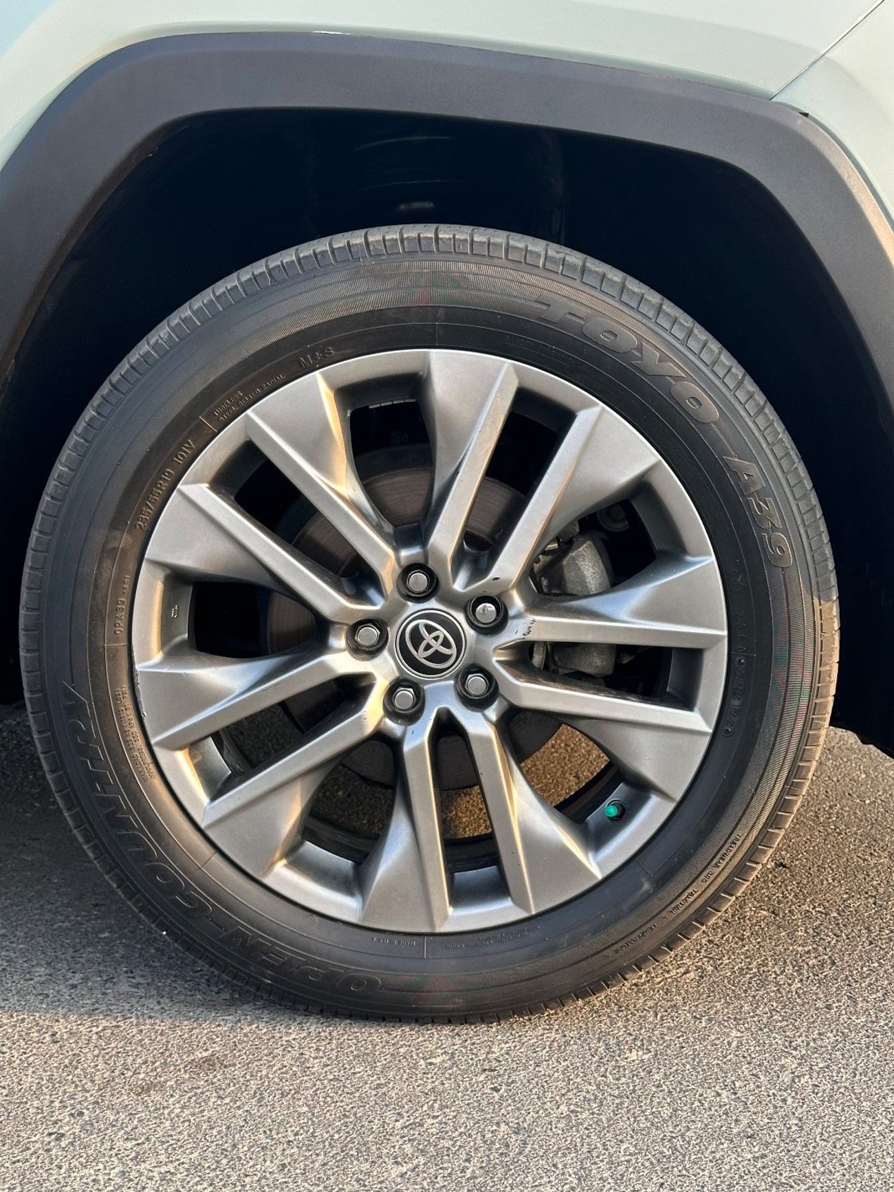 Toyota RAV4 XLE premium 2.5L Full option