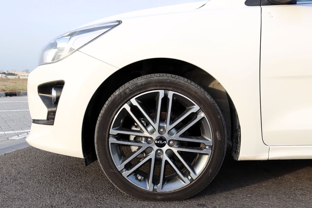 كيا ريو LX 1.4L Hatchback