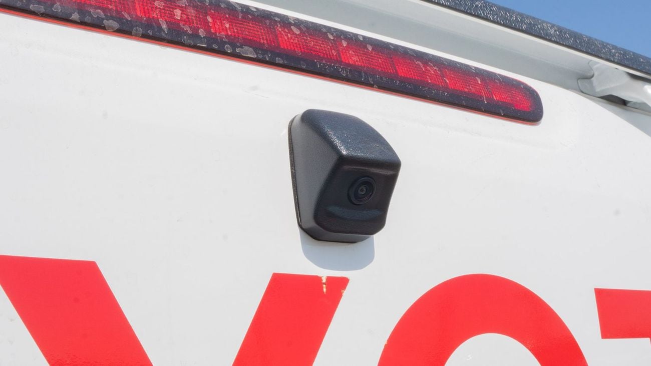 Toyota Hilux 2025 Toyota Hilux SR5 DC 4x4 2.7L Petrol AT (White)