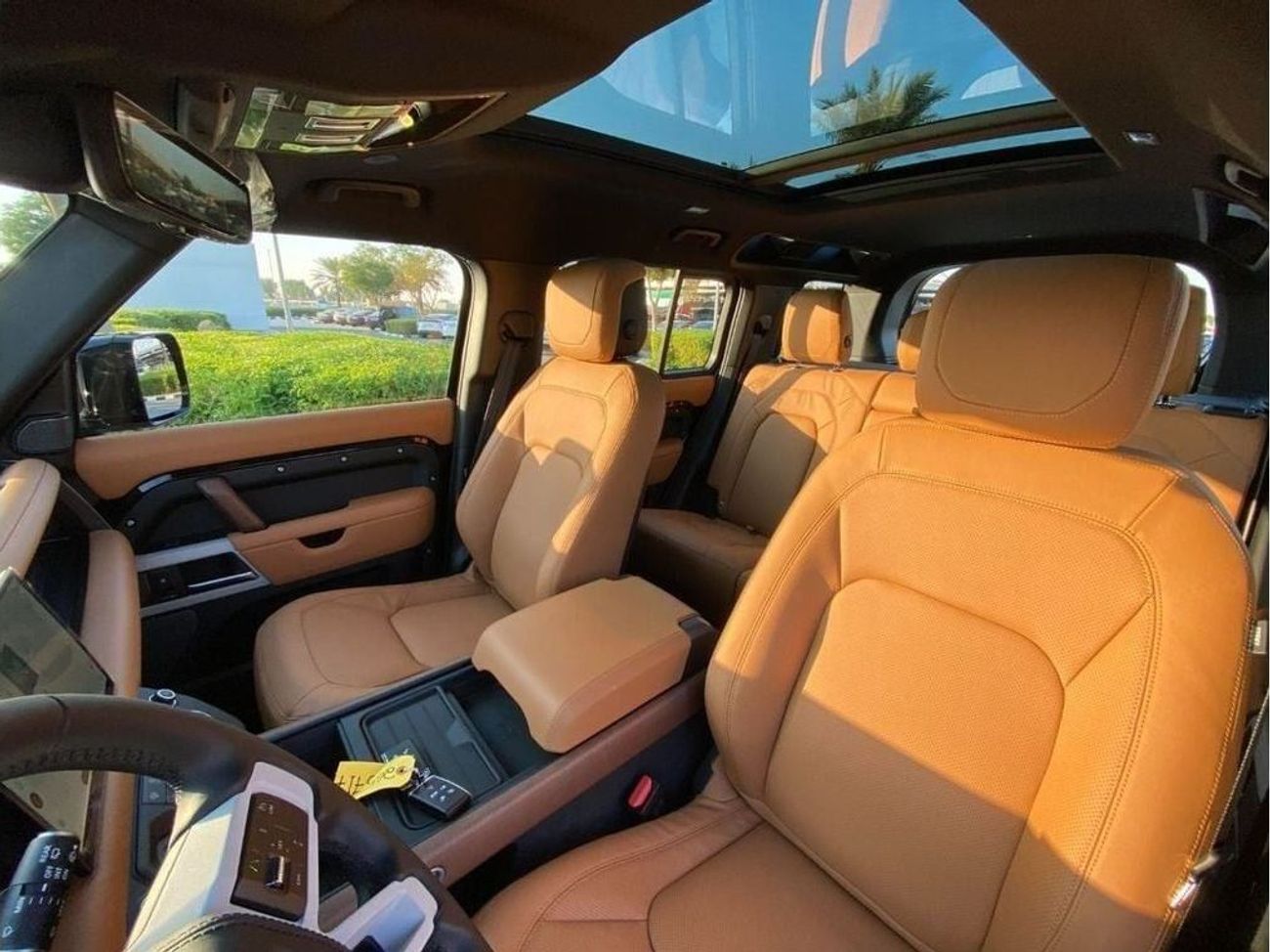 Land Rover Defender 110 HSE P400 3.0L GCC SPEC BRAND NEW UNDER WARRANTY AND SERVICE CONTRACT