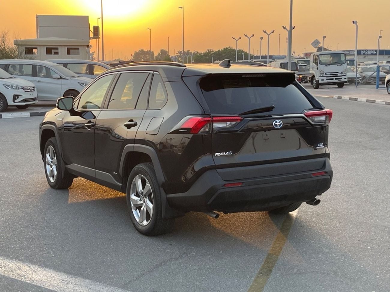 Toyota RAV4 2021 TOYOTA RAV4 XLE PREMIUM HYBRID 4x4 FULL OPTIONS IMPORTED FROM USA