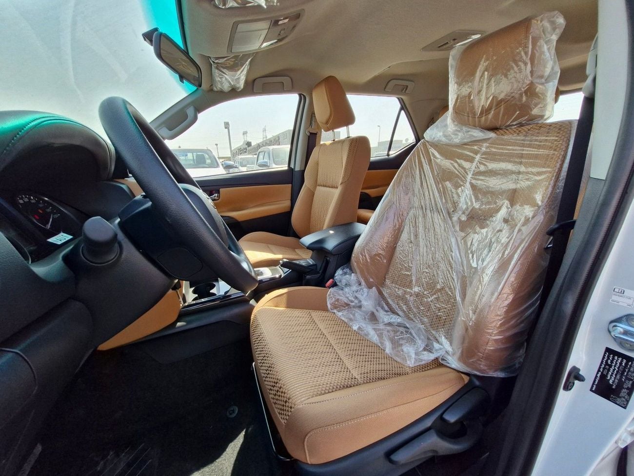 Toyota Fortuner EXR Toyota Fortuner (TGN156) – 2.7L Petrol – 4WD – White – 2025 Model