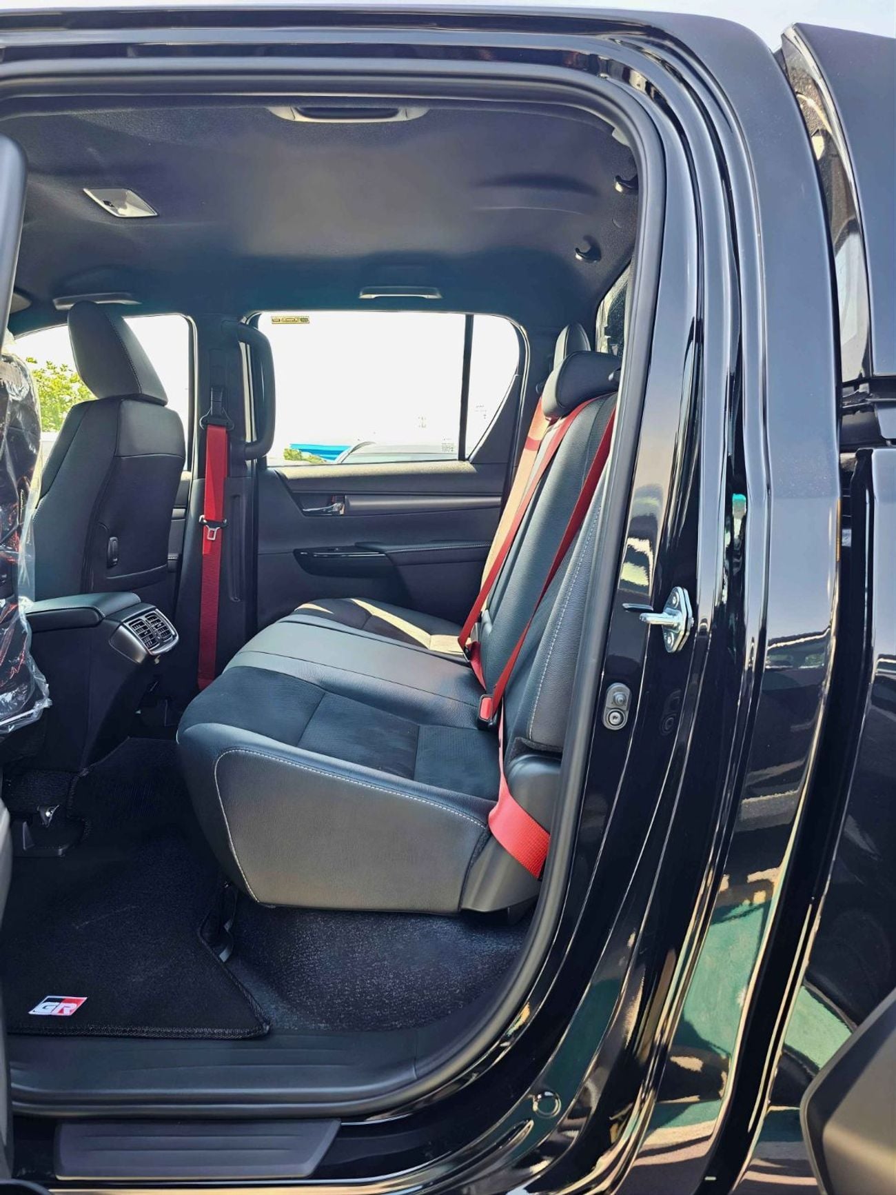 Toyota Hilux GR SPORT WITH BULBAR / 2.8L DIESEL V4 / RADAR / 360*CAMERA/DRIVER PWR SEATS WITH LATHER (CODE#HGRD)