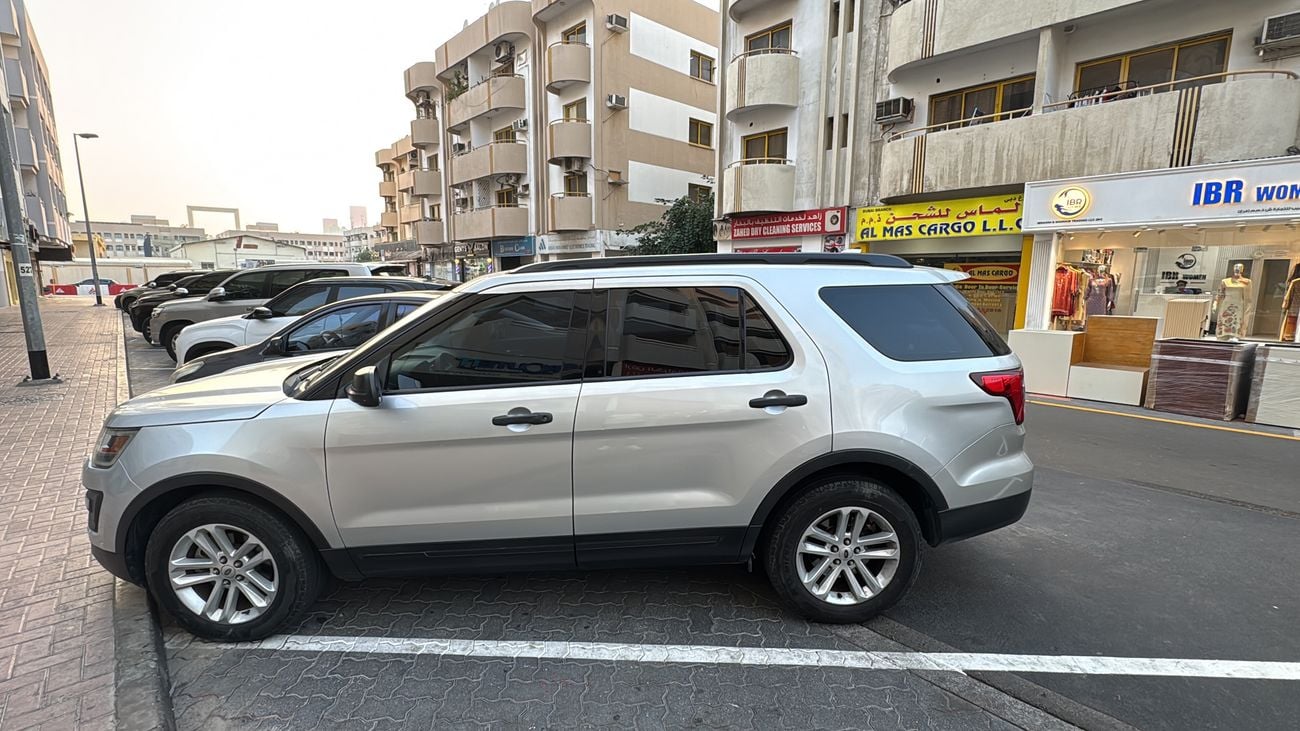Ford Explorer Std 3.5L 4WD