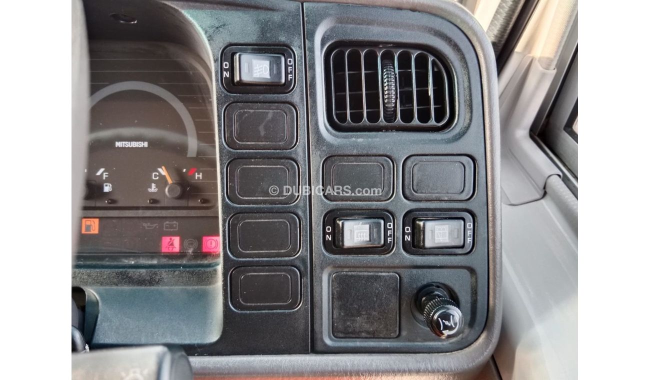 Mitsubishi Rosa MITSUBISHI FUSO BUS RIGHT HAND DRIVE (PM1300)