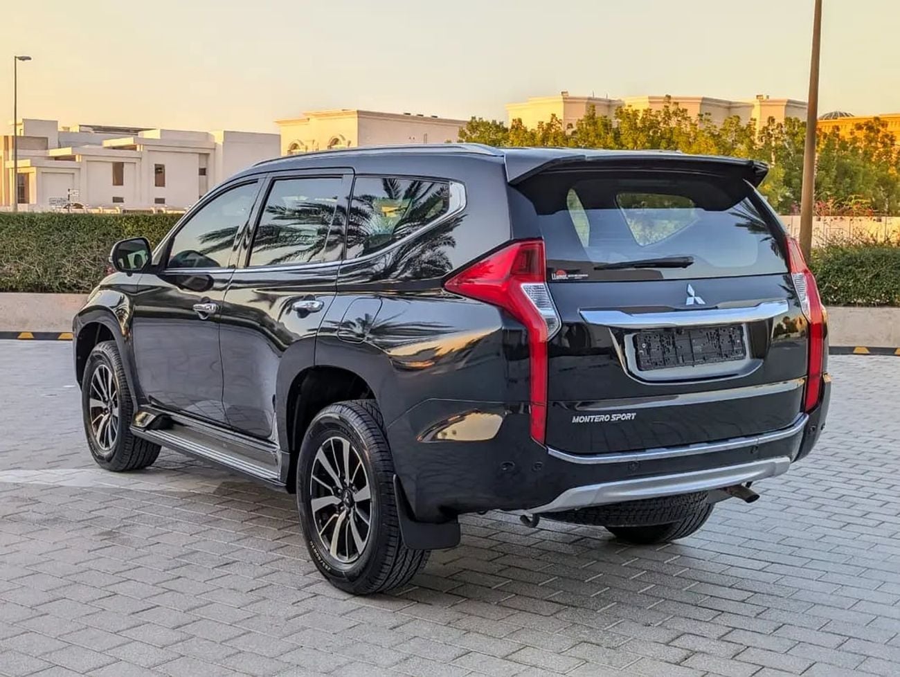 ميتسوبيشي مونتيرو سبورت FULL OPTION GLS TOP GCC IN EXCELLENT CONDITION