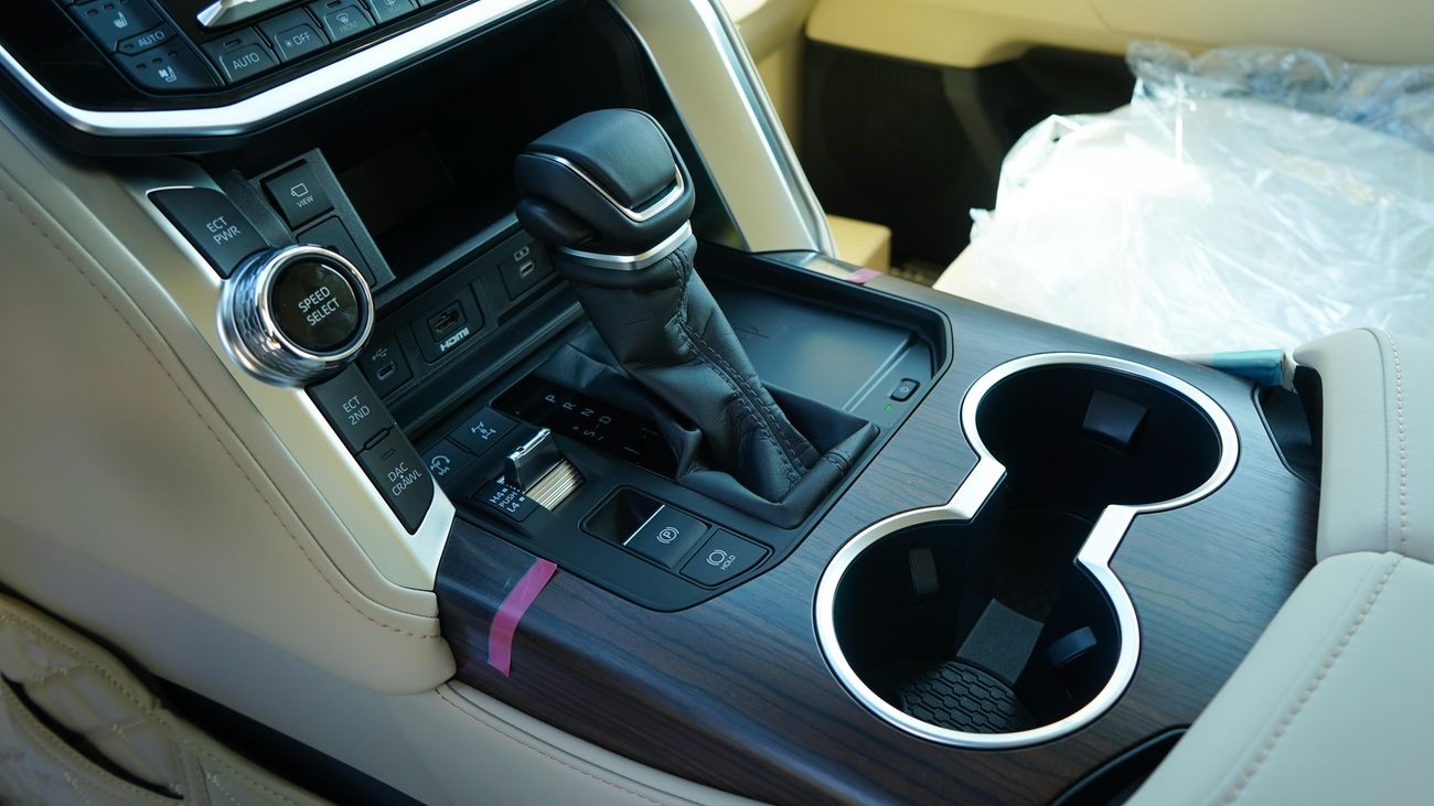 Toyota Land Cruiser VXR 4.0 L V6