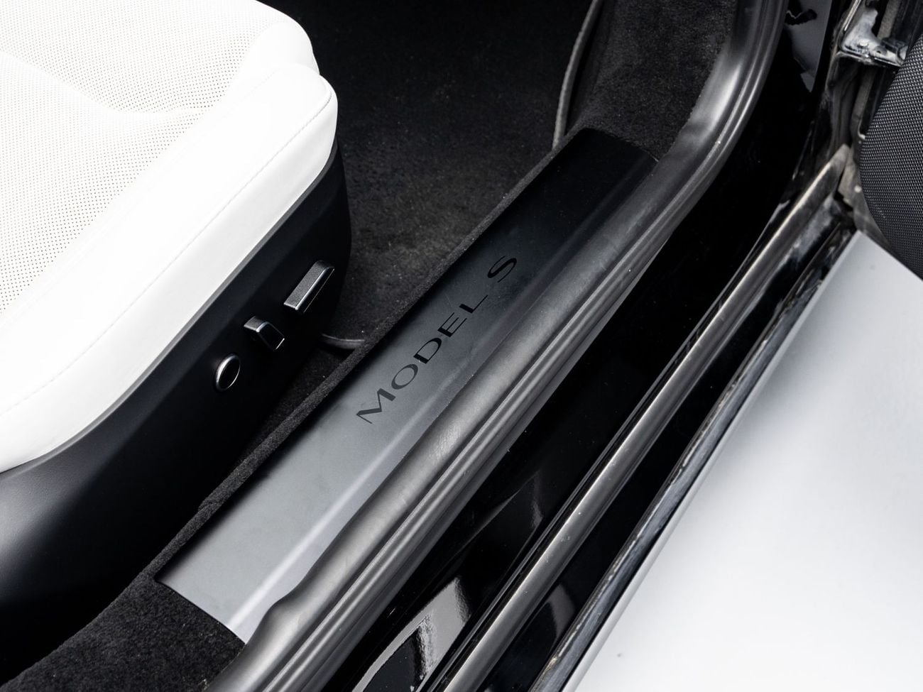 تسلا Model S Long Range (AWD) 2023 Tesla Model S Performance, 100kWh, 4WD, 670bhp, Single Speed Automatic