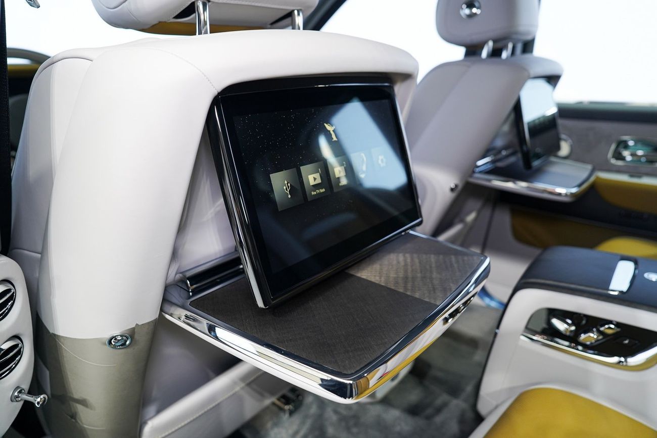 Rolls-Royce Cullinan SILVER BADGE