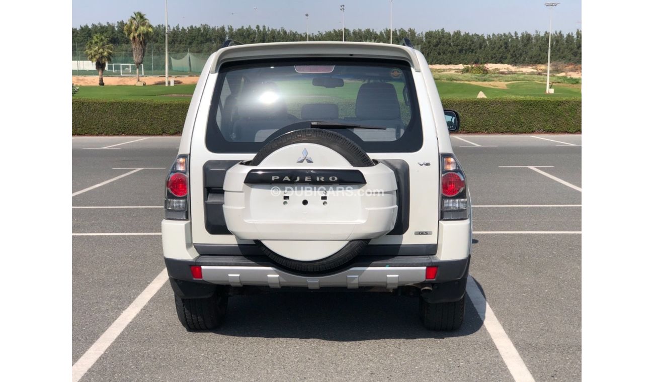 ميتسوبيشي باجيرو موديل 2008 خليجي فل مواصفات كراسي جلد ومثبت سرعه وتحكم كهربي كامل ونظام صوت ممتاز وكاميرا خلفيه