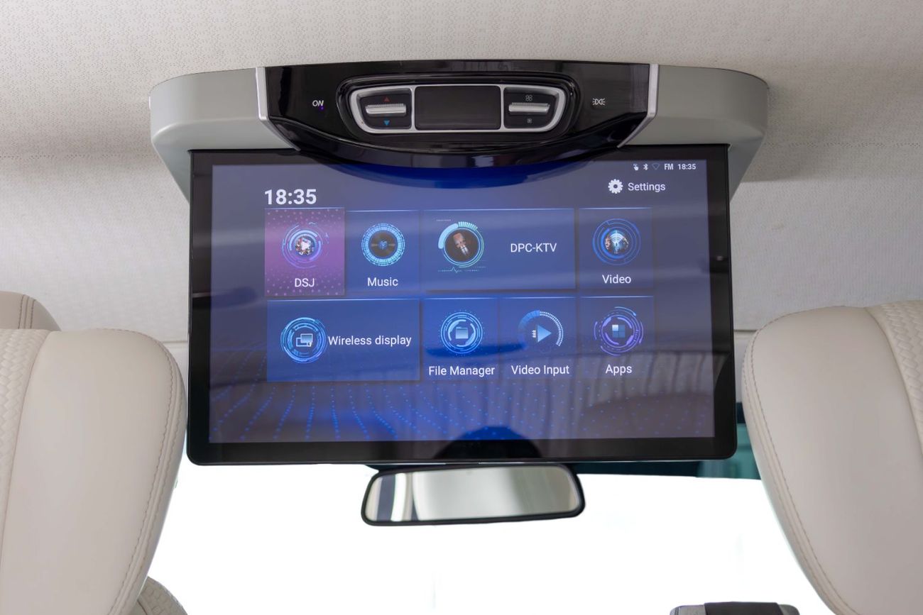 Mercedes-Benz V 250 Std 2.1L VIP-Star Light System-Low Mileage-Maybach Wheels-Rear Seats Entertainmen