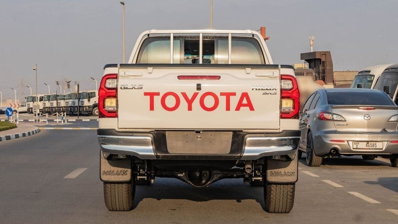 تويوتا هيلوكس Toyota Hilux pickup double cabin Petro engine 2.7L 4x4 white with red interior fully automatic